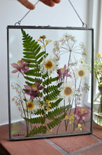 Load image into Gallery viewer, Fern/Daisy - Pressed flower frame