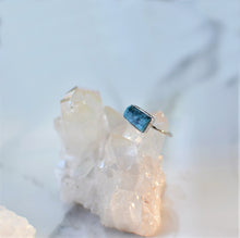 Load image into Gallery viewer, Neon Pacific Blue Apatite silver ring - horizontal bar