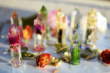 Load image into Gallery viewer, Resin crystal, pressed flower terrarium