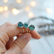 Load image into Gallery viewer, Neon Pacific Blue Apatite silver ring - Raw unpolished gemstone