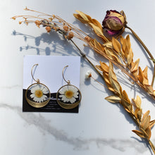 Load image into Gallery viewer, &#39;To be a daisy&#39; brass daisy dangle earrings