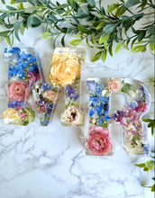 Load image into Gallery viewer, Custom Flower Preservation, Wedding Flower Art home Decor Resin Alphabet Letters
