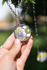 Unique terrarium style necklace features home grown and locally sourced daisies, violas, ferns and queen anne's lace - carefully arranged into Summer bouquet for you to admire. * Flowers are pressed and dehydrated to preserve the natural shape and color, then carefully set in a glass in a stained glass technique. 