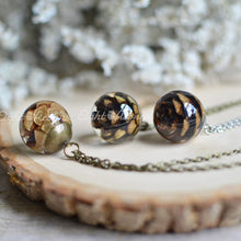 Load image into Gallery viewer, Pine cone sphere necklace