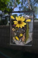 Load image into Gallery viewer, Pressed flower frame