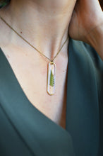 Load image into Gallery viewer, (Wholesale) Pressed flower brass bar necklace - MEADOW WALKER 18&quot;