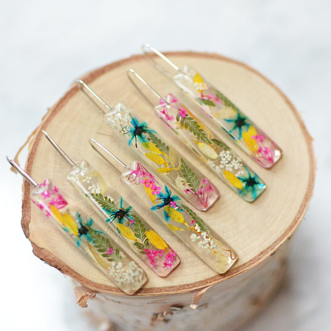 Unique earrings feature miniature bright flowers and leaves carefully arranged into a cheerful bouquet for pop of color. All flora is professionally preserved in high-quality jewelry grade Eco-resin and will last a lifetime for you to admire without loosing its original beauty.