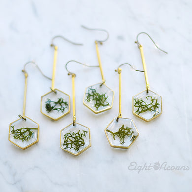 A pair of dangling beauties fit for the queen of her own hive. Solid brass honeycombs filled with fragments of Norwegian moss.  – Minimalist yet unique and contemporary design. 