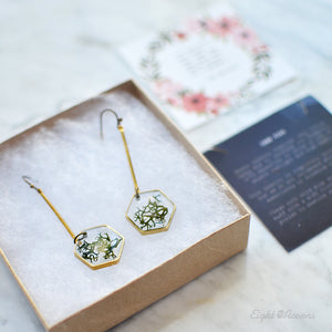 A pair of dangling beauties fit for the queen of her own hive. Solid brass honeycombs filled with fragments of Norwegian moss.  – Minimalist yet unique and contemporary design. 