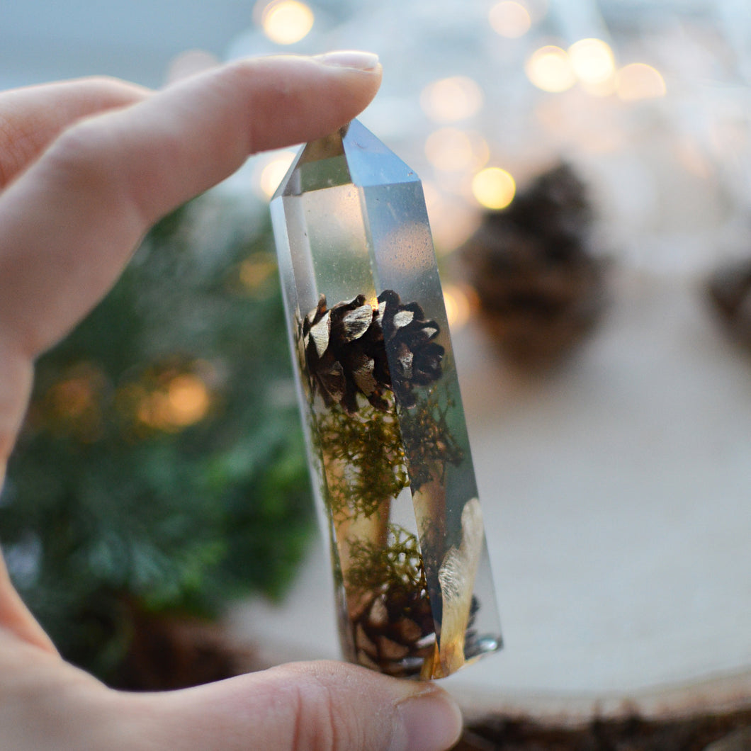 HOLIDAY SPECIAL Obelisk crystal point, flower terrarium décor - Pinecone/moss