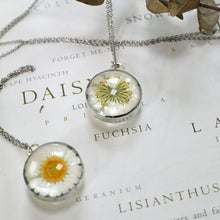 Load image into Gallery viewer, (Wholesale) Daisy flower necklace, disk pendant, 25&quot; silver