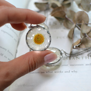 (Wholesale) Daisy flower necklace, disk pendant, 25" silver