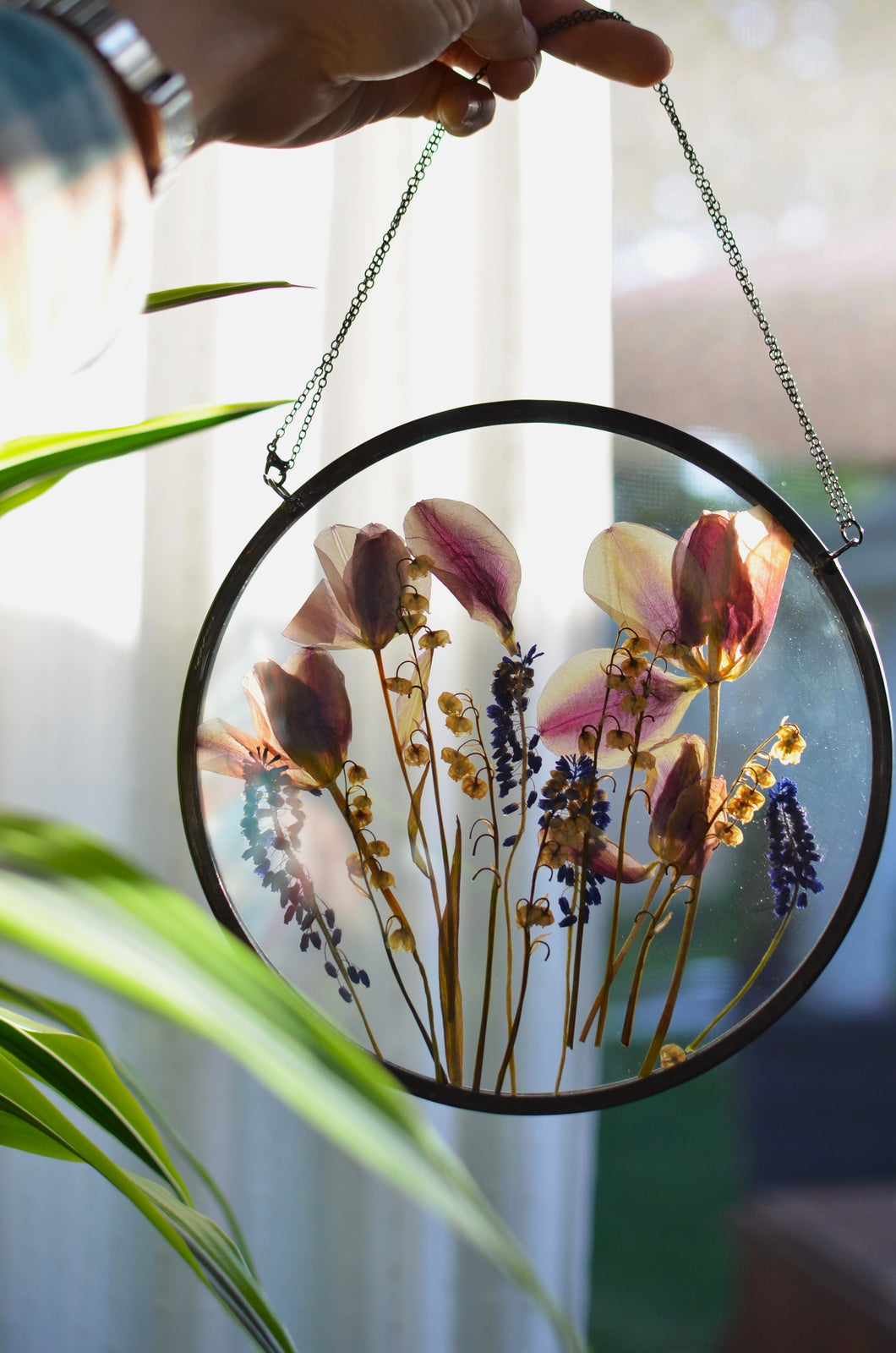 Round pressed flower wall hanging - Spring Flowers