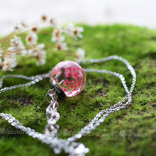 Load image into Gallery viewer, Pressed flower terrarium jewelry botanical necklace Mothers day gift