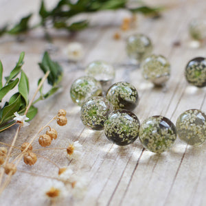 Real preserved Queens' Anne's Lace flowers are encased in the clear jewelry grade resin. 