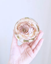 Load image into Gallery viewer, Custom Flower Preservation, Wedding Flower Art Decor resin pieces